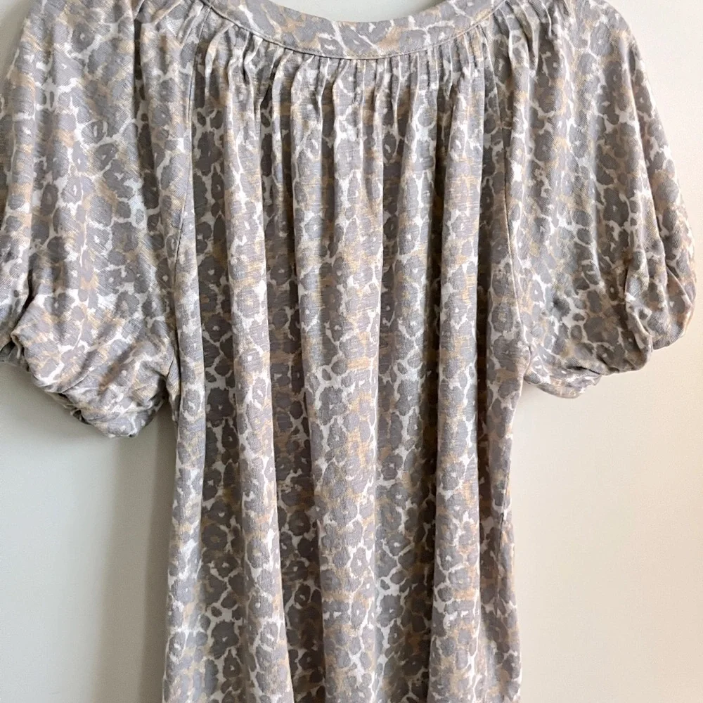 Anthropologie Maeve Gray Leopard Animal Print Puff Sleeve Top size Small